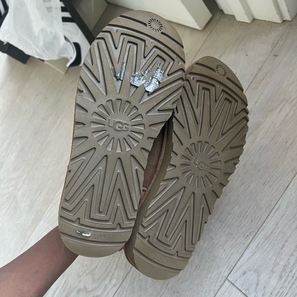 Short Ugg boot in size women’s 8 - Picture 10 of 14